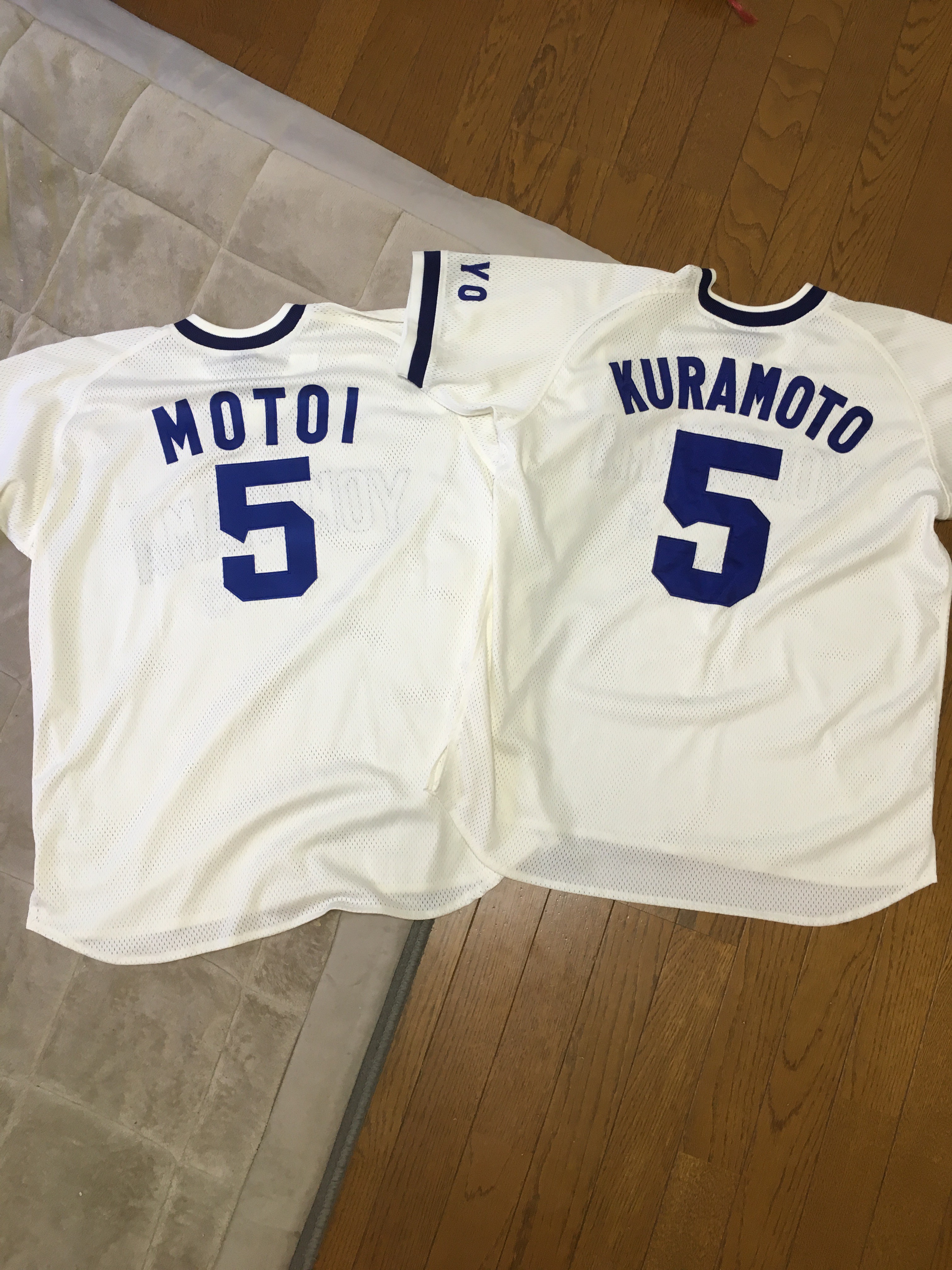 横浜大洋ホエールズ復刻ユニフォームに胸番号と背番号5番を刺繍 – プロ野球応援ユニフォームの真野ししゅう