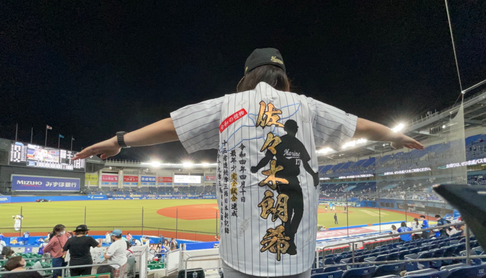 千葉ロッテホームユニフォームへの佐々木朗希選手の完全試合達成刺繍